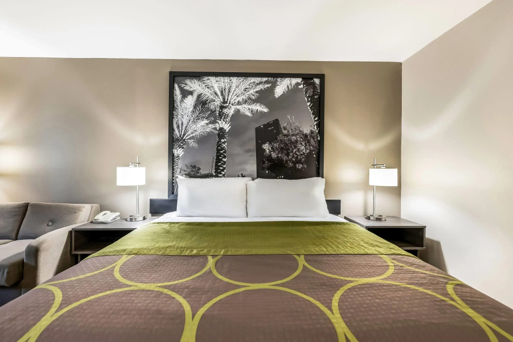 Super 8 by Wyndham Riviera Beach West Palm Beach