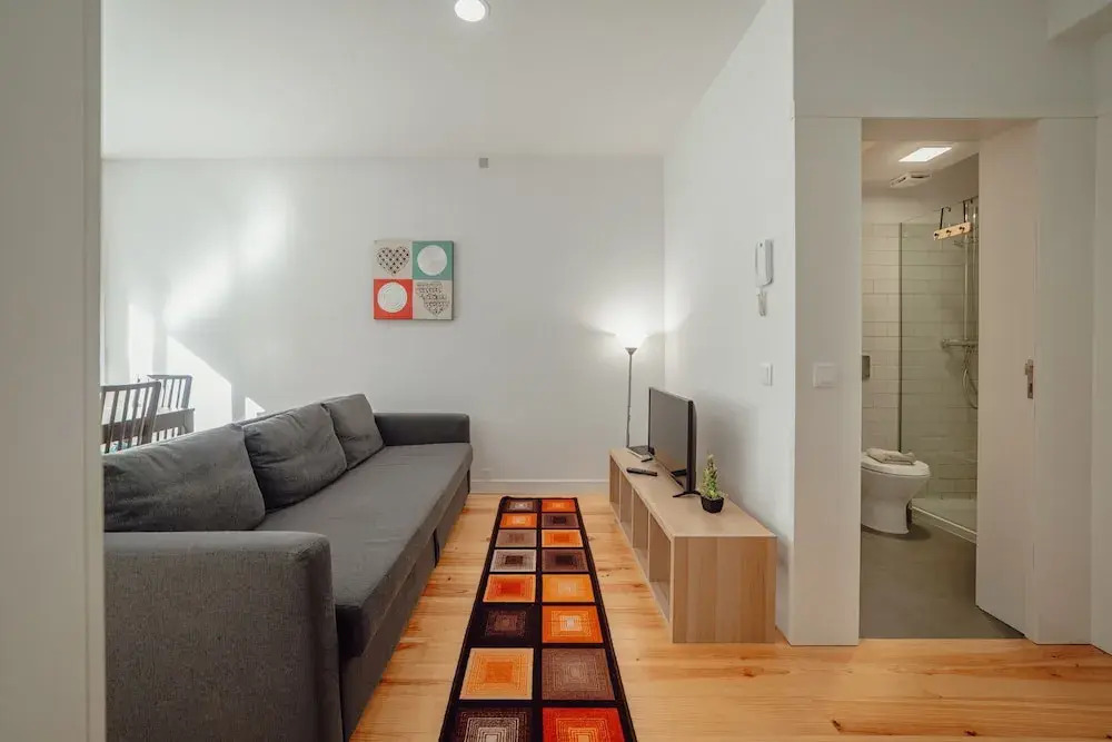 Downtown Sunny Apartment by Vacationy