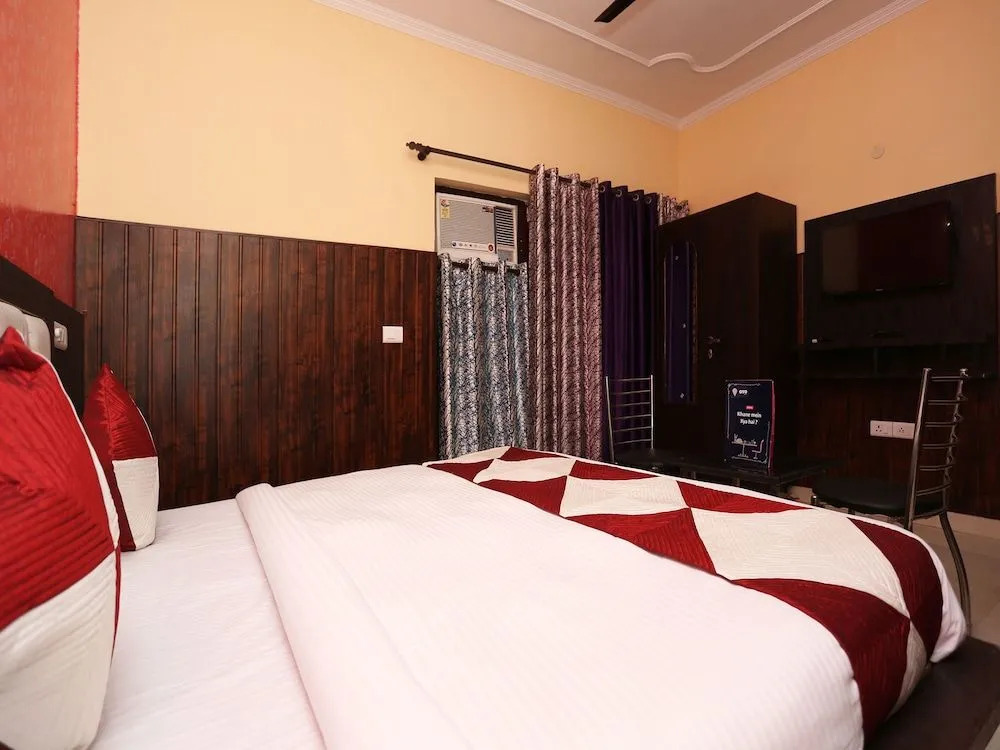 OYO 11556 Om Guest House Residency