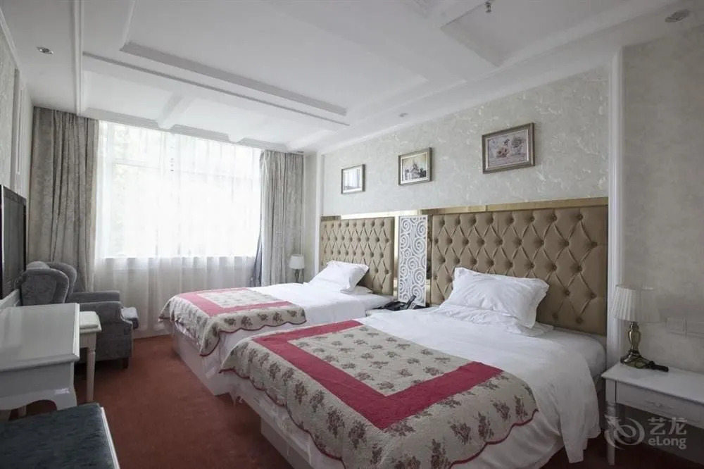 Roman Holiday Hotel (Wuhan Xibei Lake)