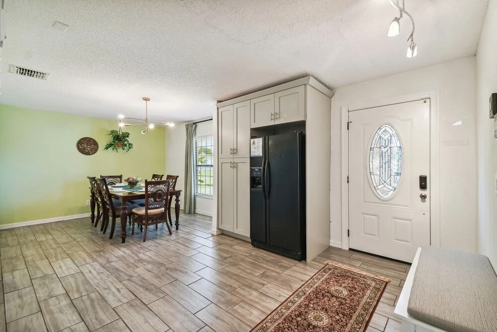 TRANQUILITY. Gated Estate Home. Privacy.