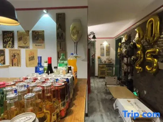 Dacheng Xiaoyuan Hostel (Zhengzhou High-speed Railway East Station MixC Store)