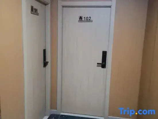 Jiuquan Heshun Business Hotel (Hantang Food City)