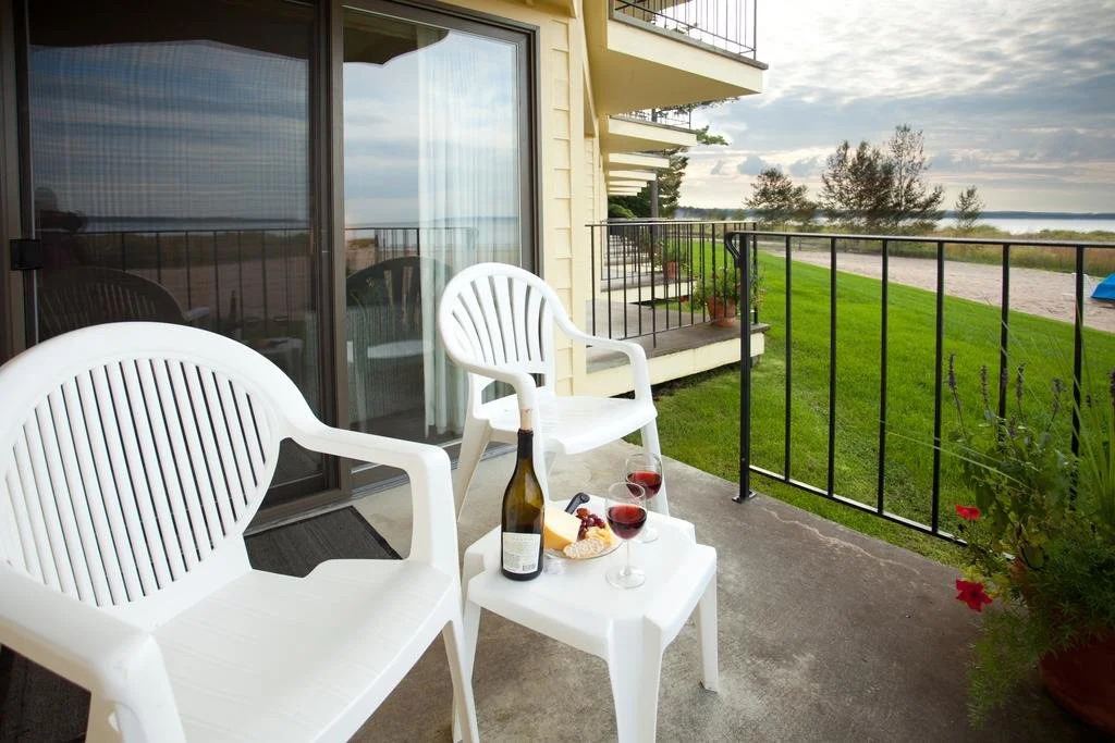 Pointes North Beachfront Hotel - 2 Person Spa Tub Studios