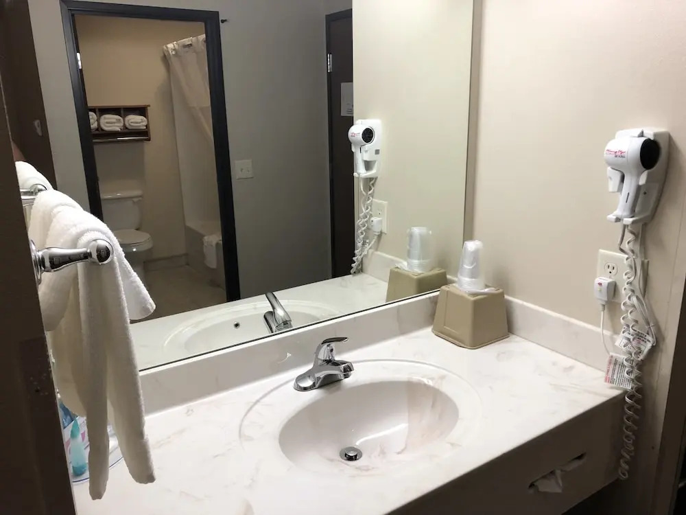 Shenandoah Inn & Suites