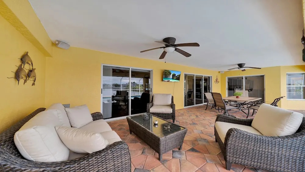 Casa de La Vista Pool Spa With Lakefront View