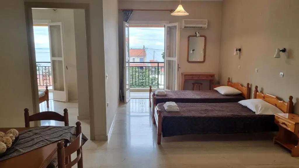 Makis Studios & Apartments