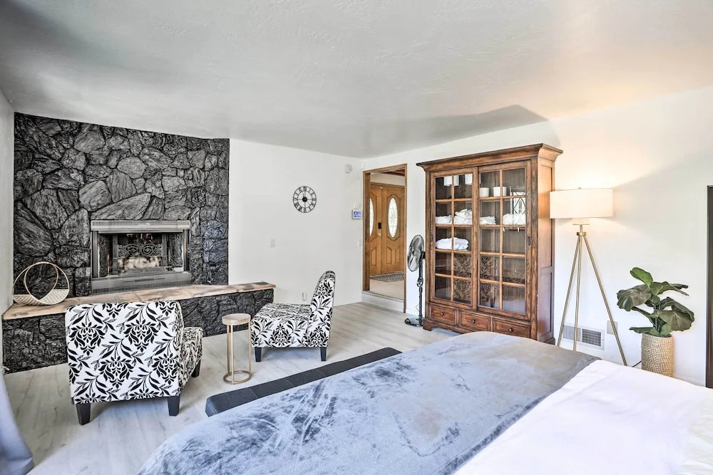 Boho-chic Home w/ Game Room Near Lake Gregory!