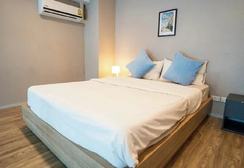 Blossom Condo Sathon-Charoenrat