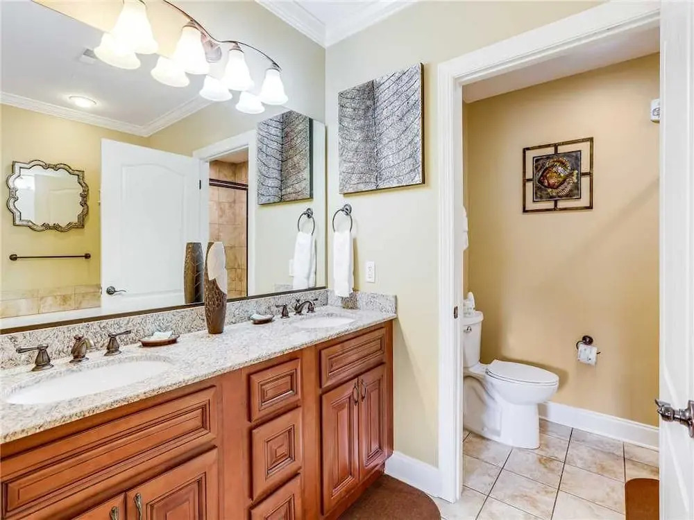 Downtown Delight, 2 Bedrooms, Pool, Hot Tub, Sleeps 6