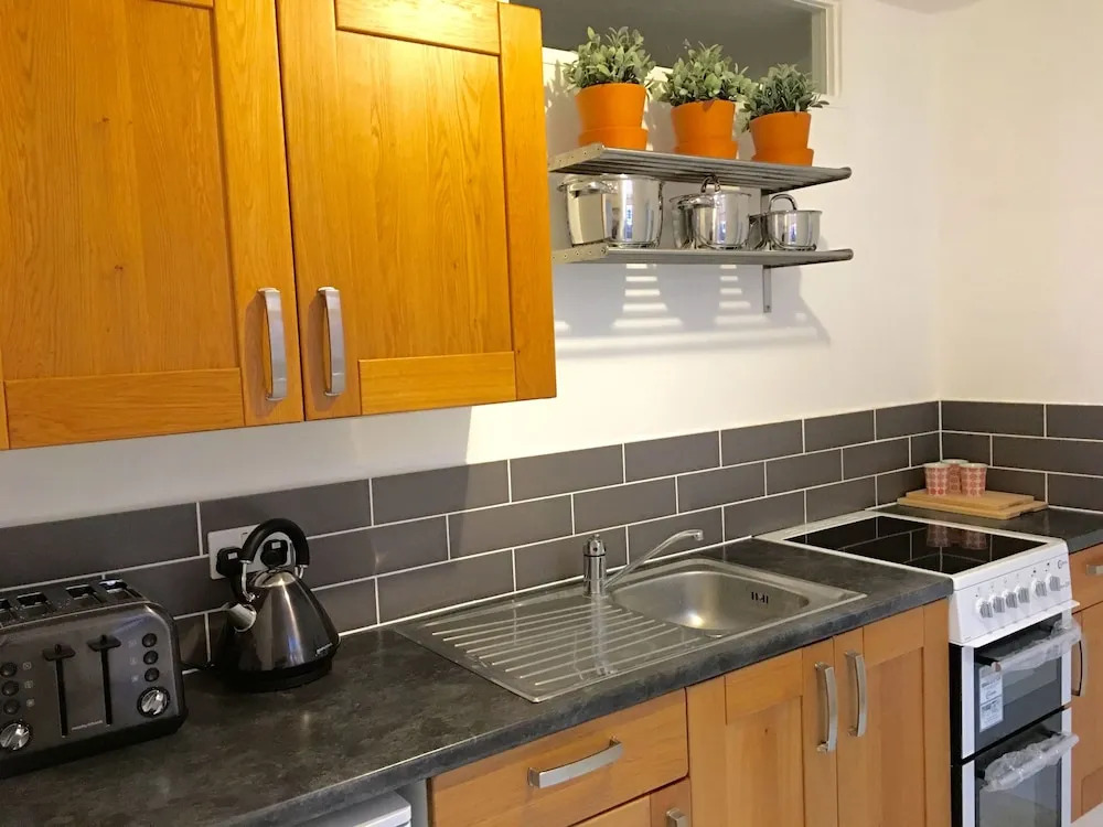 Netley Village Apartment By Your Stay Solutions Short Lets & Serviced Accommodation Netley Southampton With Free Wi-Fi
