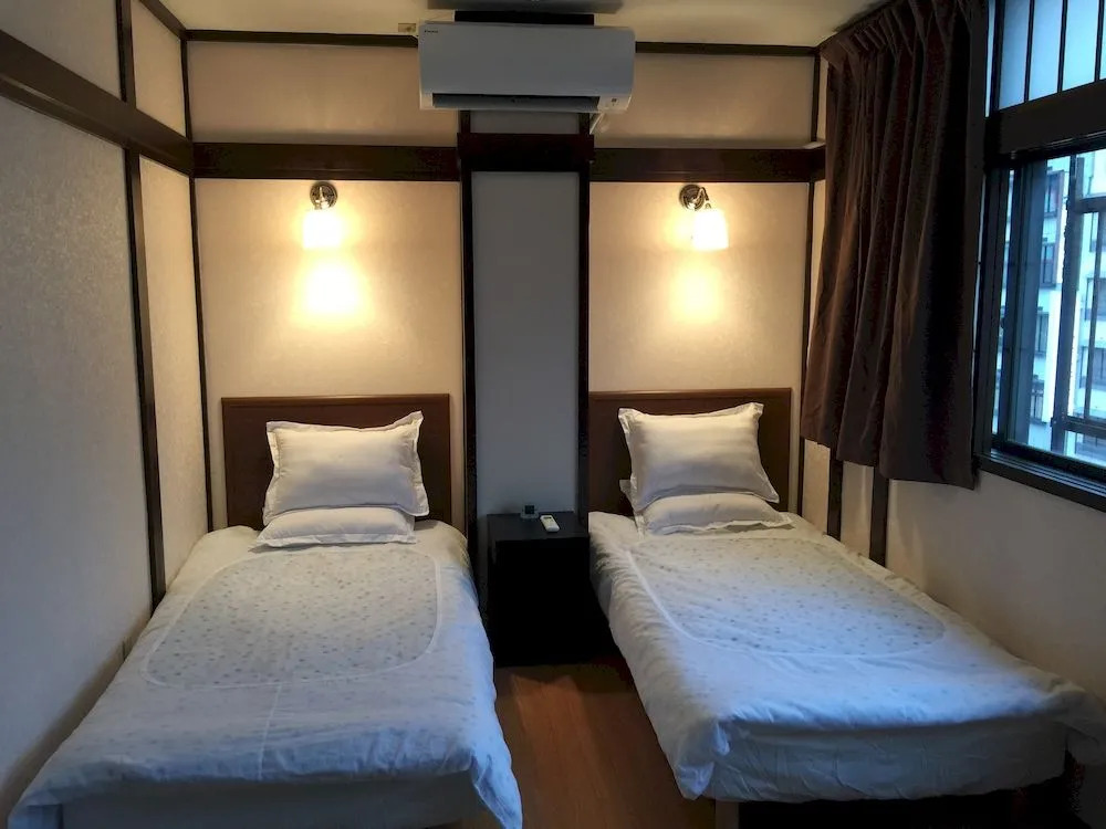 Naniwa Guest House