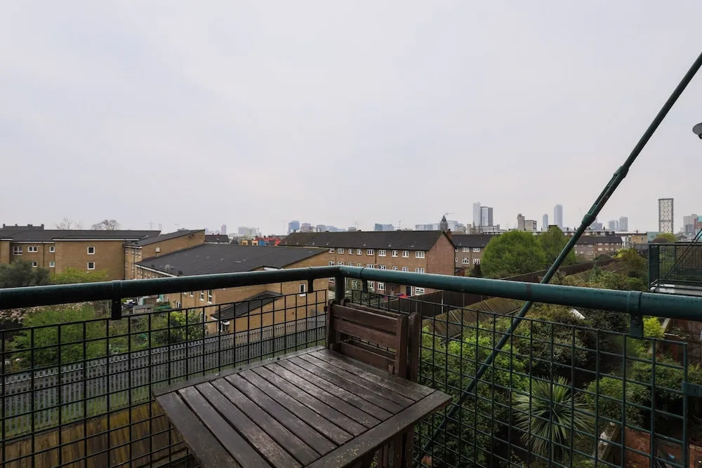 Quirky 1 Bedroom Warehouse Flat With Balcony