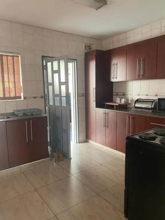 Acquila Guest House