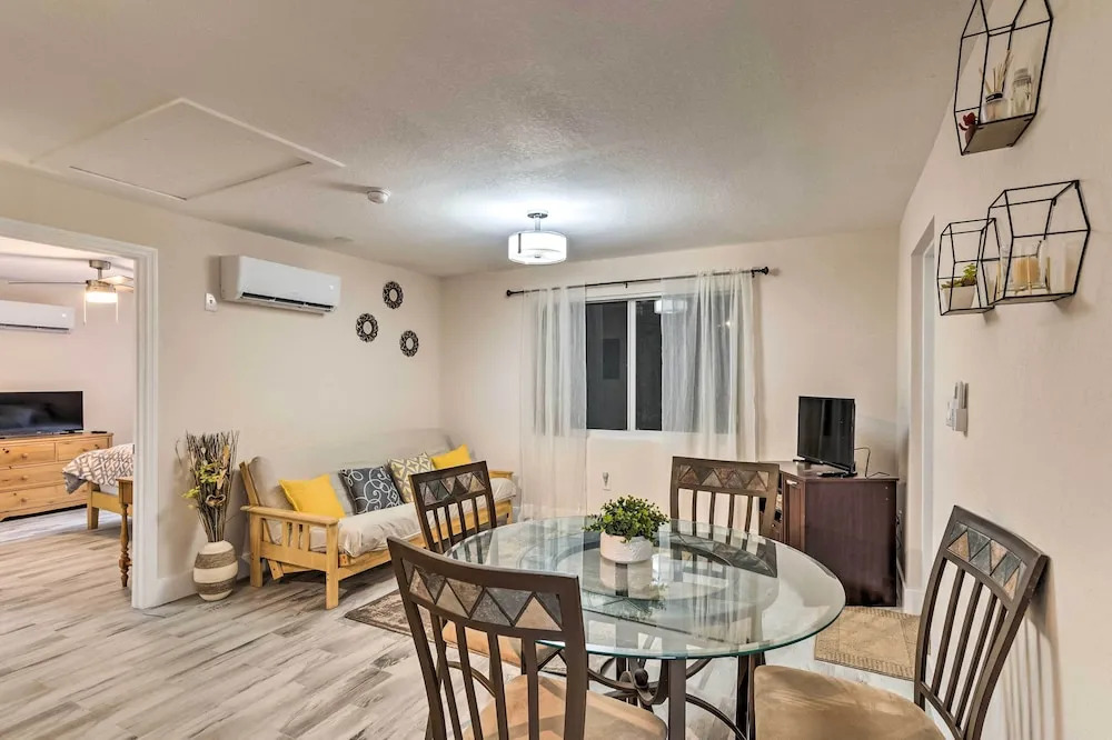Inviting Apartment < 2 Mi to Riviera Beach!