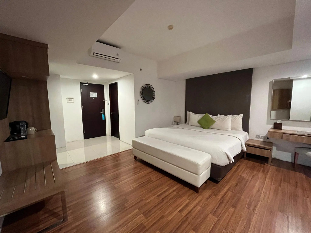 Arch Hotel