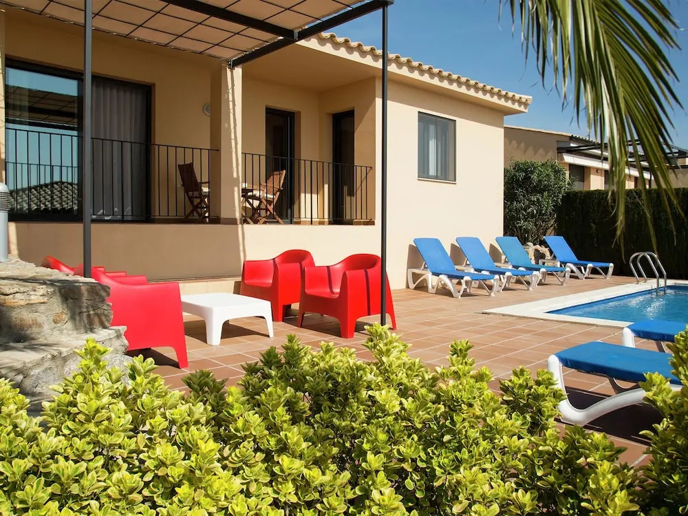 Exclusive Villa for 6 in L'estartit With Private Pool in Residential Area