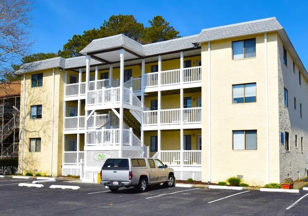 Bay Vista 102 2 Bedroom Condo by RedAwning
