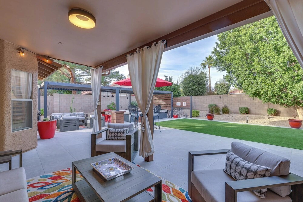 Fenced Hot Tub & Bbq: Modern Scottsdale Retreat