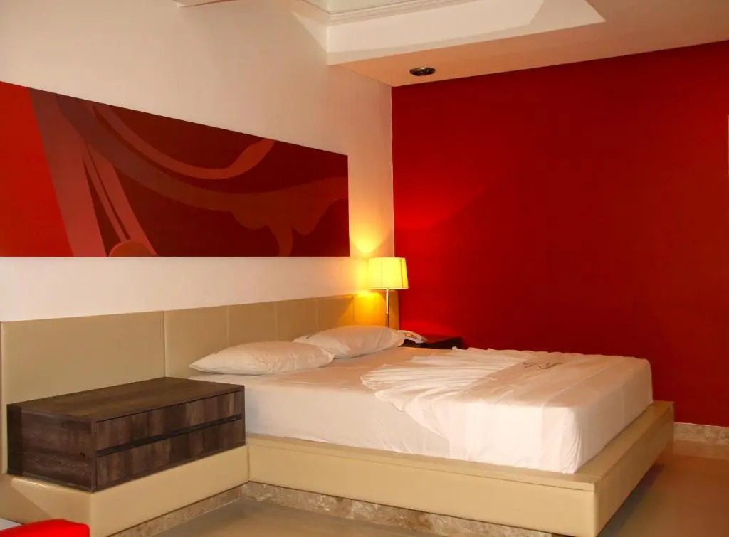 DOM Suites motel
