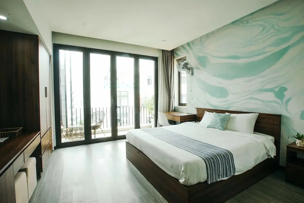 Royal Lion Hotel and Apartment