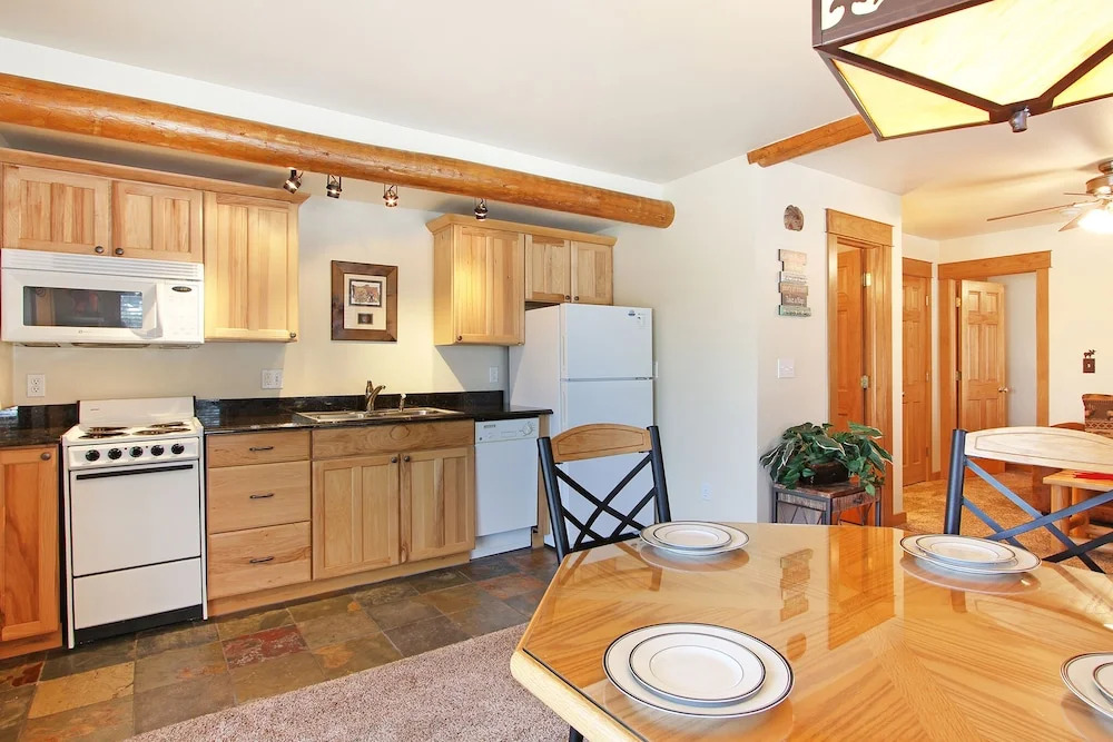 Little Matterhorn 17A 1 Bedroom Condo by RedAwning