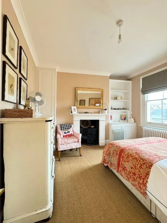 Homely Flat W/terrace, 3 Mins to Battersea Park