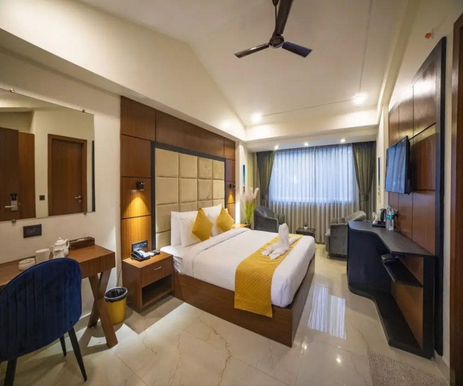 HUE GUH The Porto Candolim