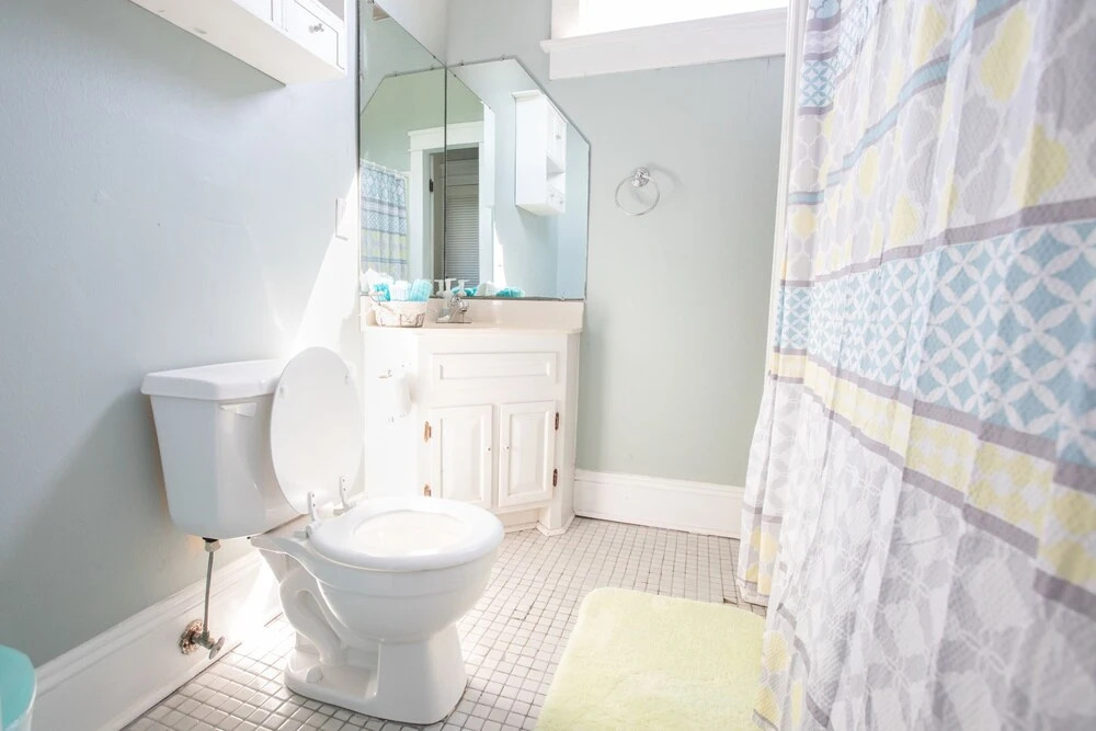 Cozy 2 BR at Constance Street