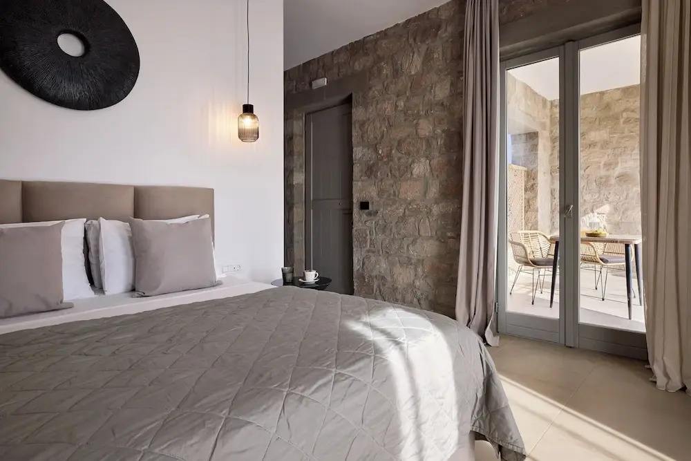 Kedros Milos Suites