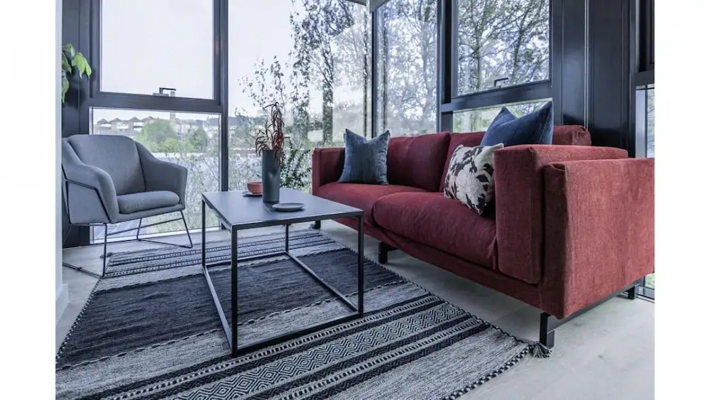 Studio With Balcony in Hill House