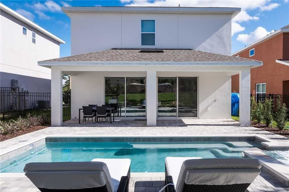 Reunion Magic 5 Bedroom Home with Private Pool and Spa