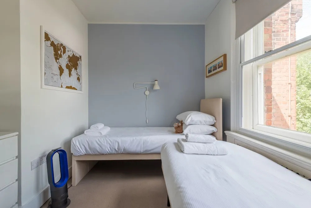Charming Chelsea Apartment overlooking the Thames