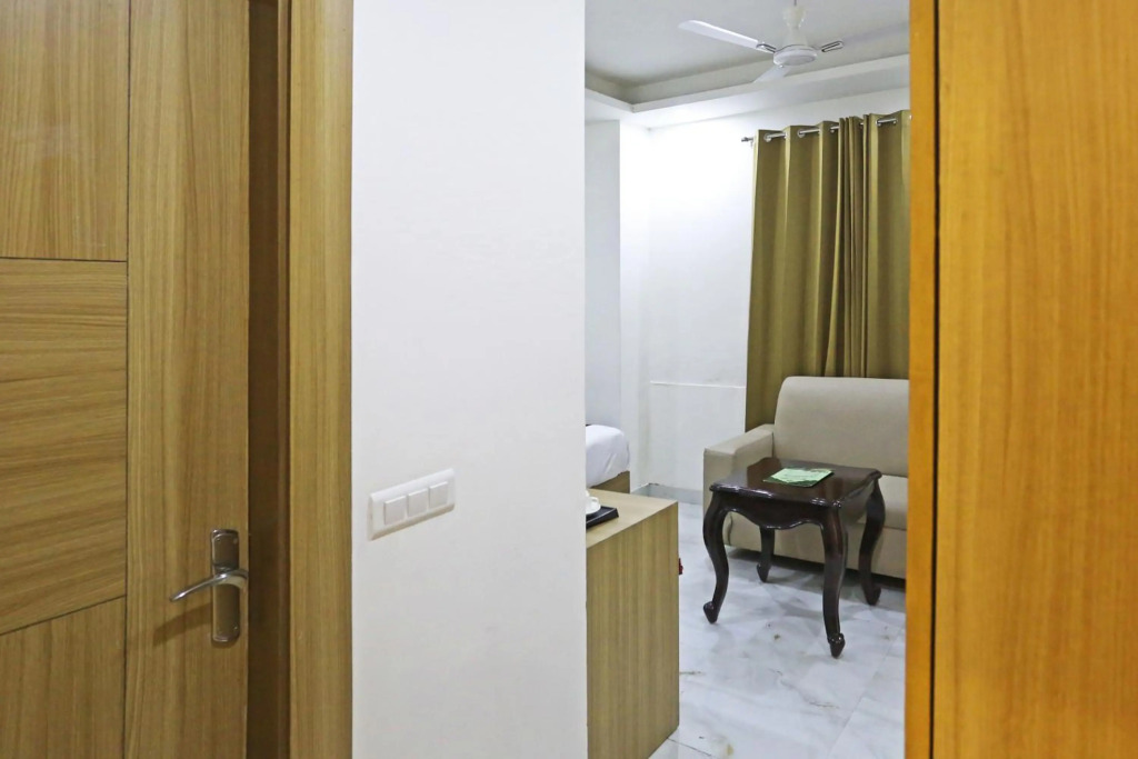 Hotel Decent Suites - Delhi Airport