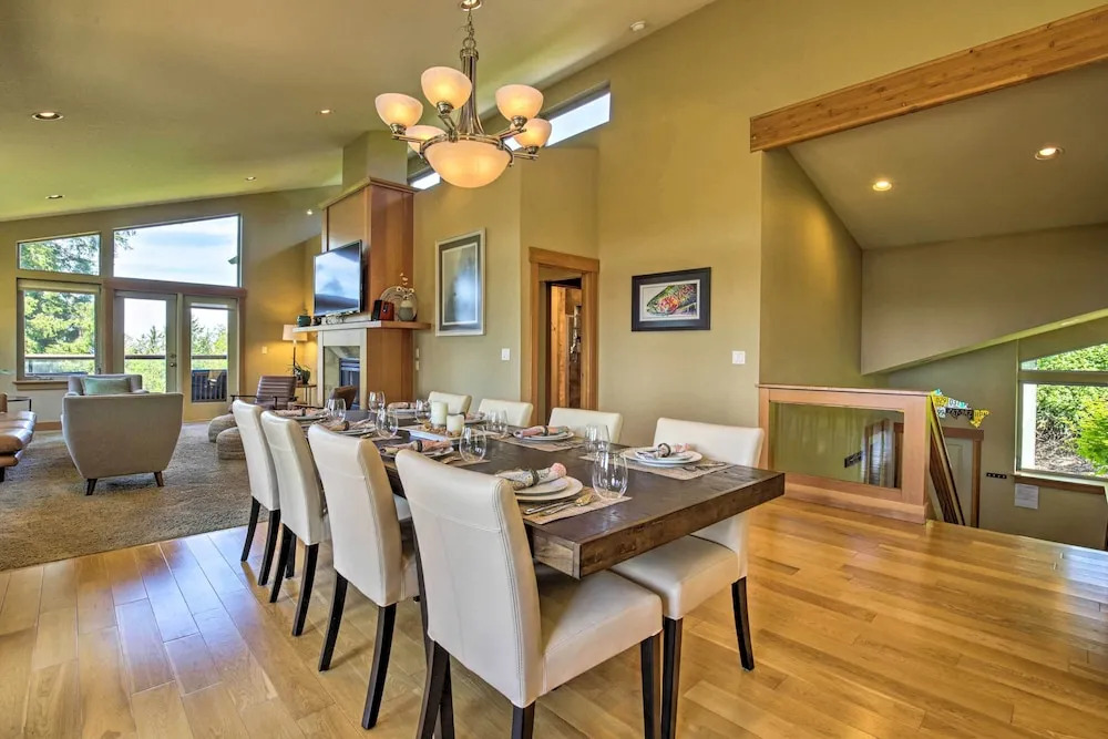 Luxe Coastal Haven w/ Bay Views & Hot Tub