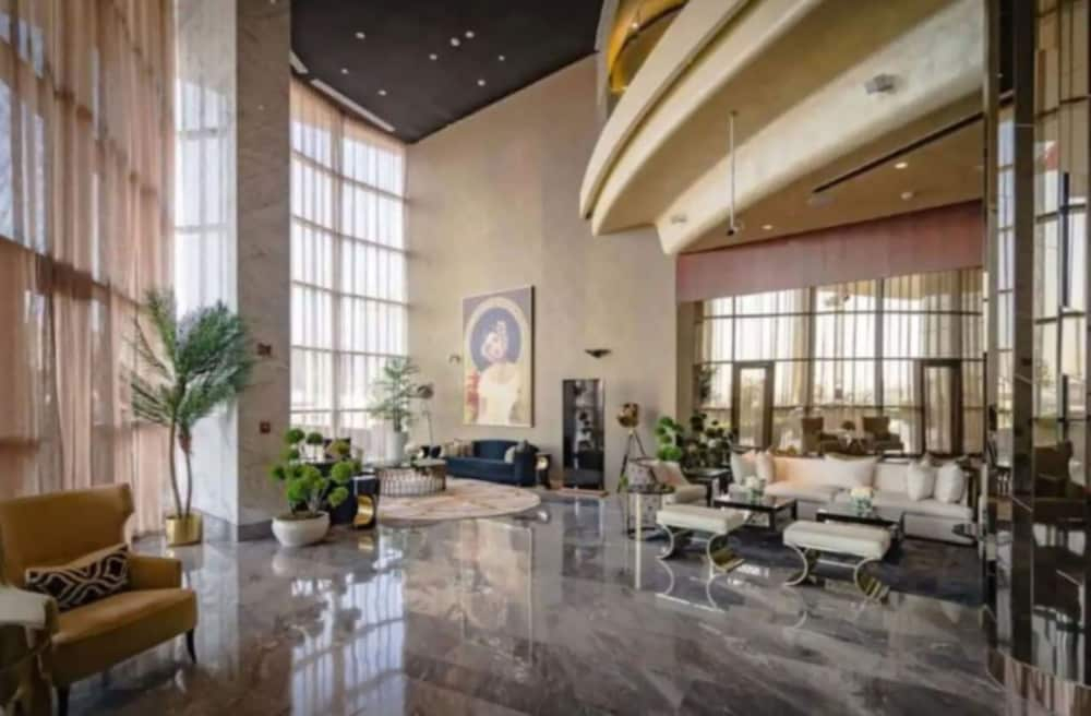 Luxury 2BR Apartment in Paramount Towers Business Bay