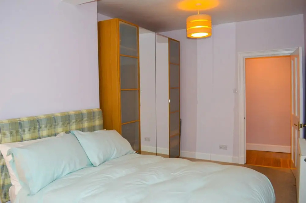 Bright 1 Bedroom Meadows Home