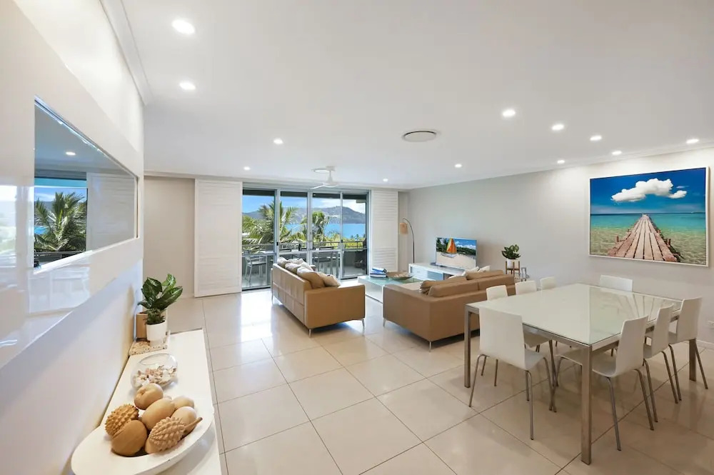 Poinciana Lodges - Ocean Views