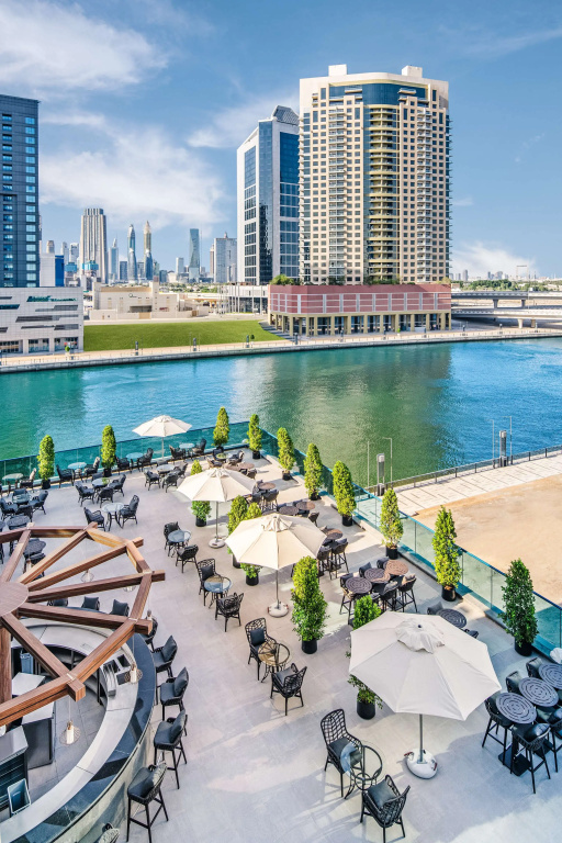 Отель Radisson Blu Hotel, Dubai Canal View