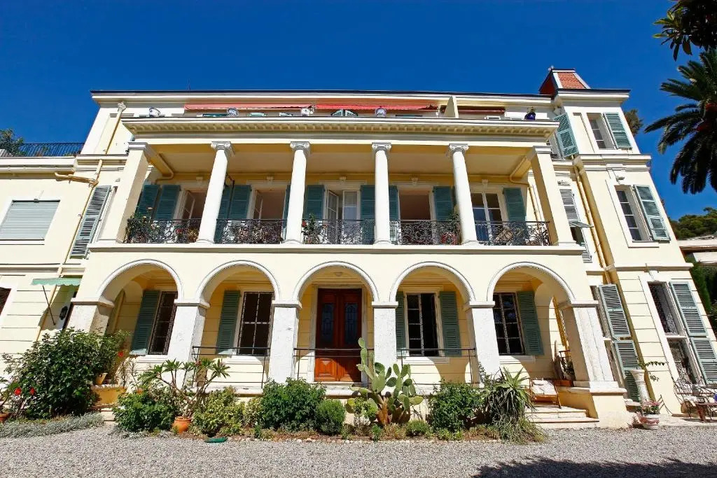 PALMERAIE - Magnifique appartement dépoque avec Vue Mer 4 personnes avec terrasse Le Port Nice
