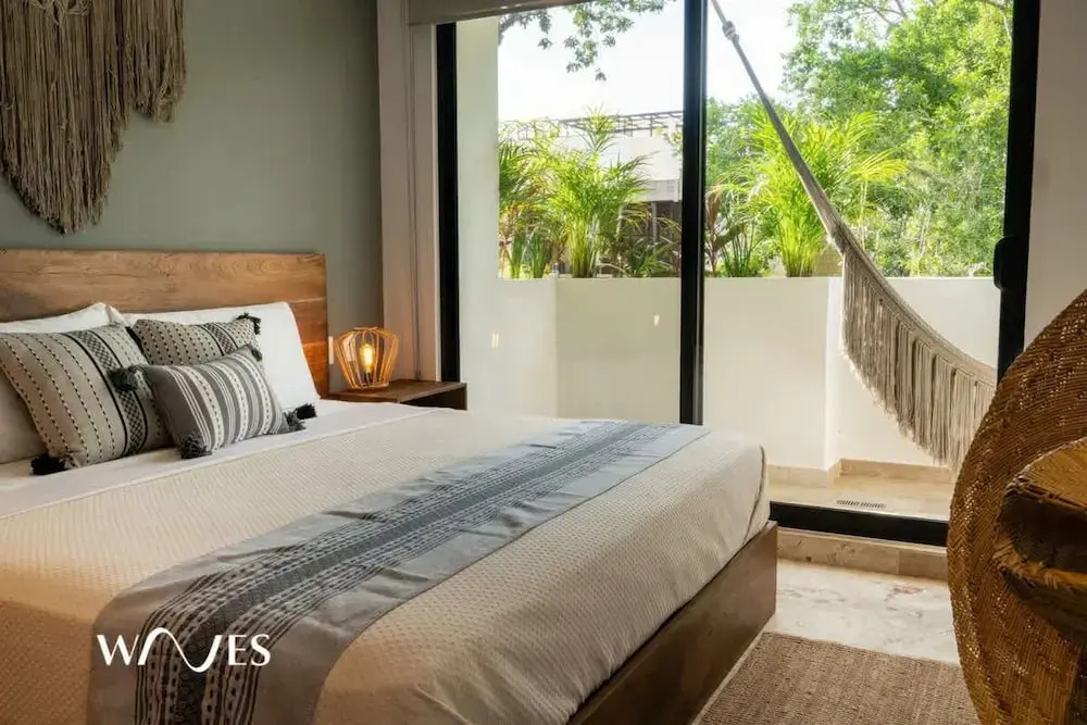 Prime Location 2 BR Apartment With Natural Ligthed LX Amenities by Waves Management