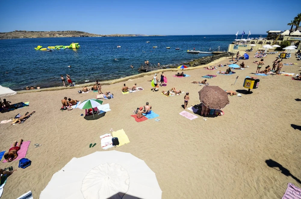 Getawaysmalta - Blue Harbour 2 Seafront 3-bedroom Apt With Large Back Terrace