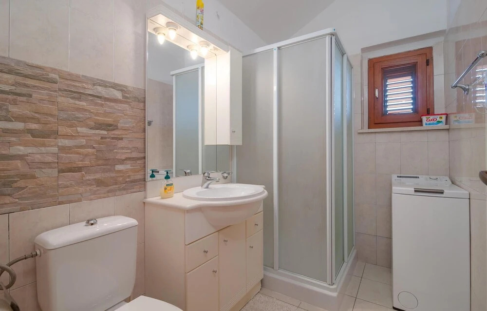 Amazing Home in Sutivan With 2 Bedrooms, Wifi and Private Swimming Pool
