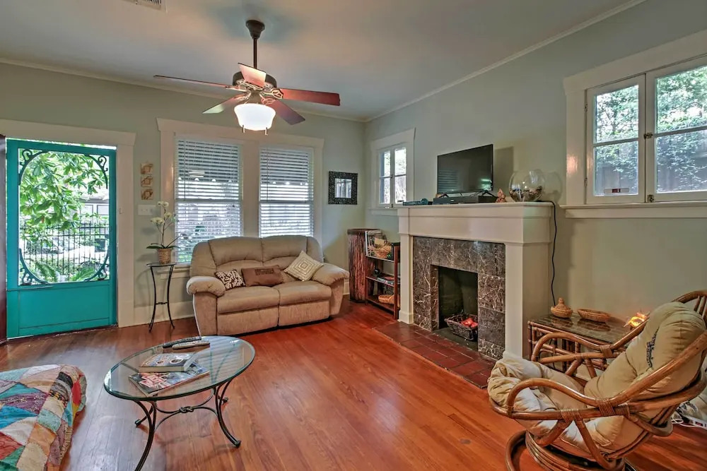 Houston Montrose Home: Walk to Bars & Restaurants!