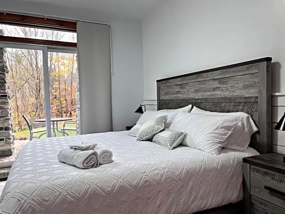 Les Eaux 227-1 by Escapades Tremblant