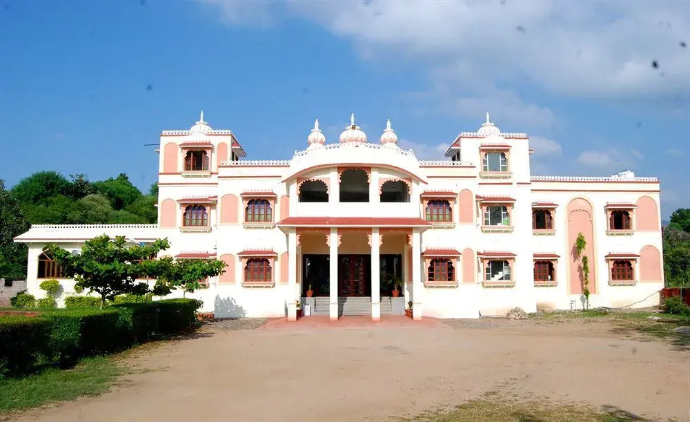 Chandra Hill Resort