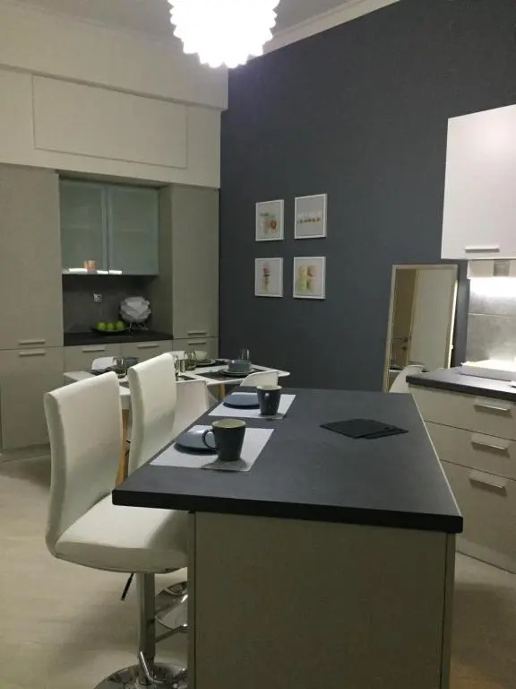 *KASTELLINO* FULLY RENOVATED 4Beds/2Bathrooms