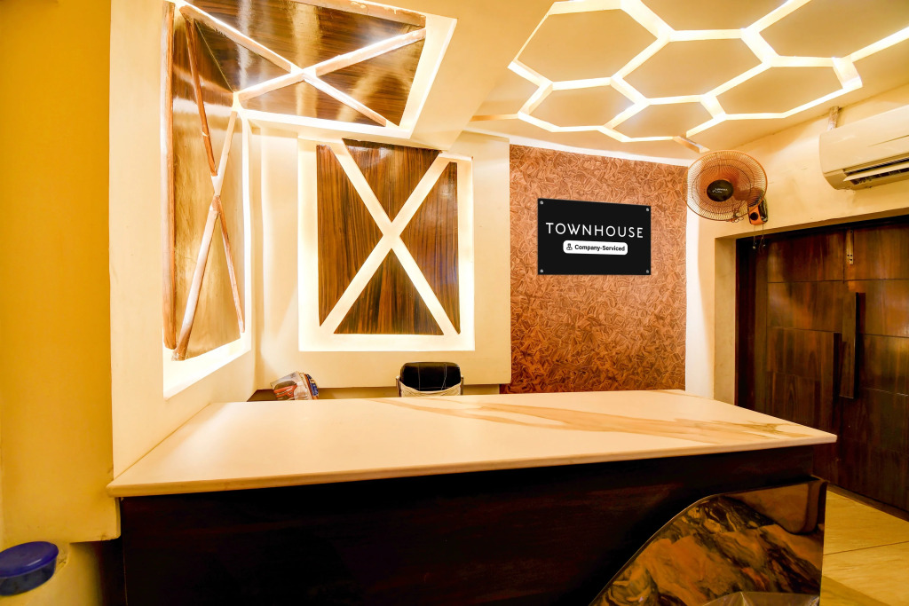 Super OYO Townhouse Varanasi Railway Junction