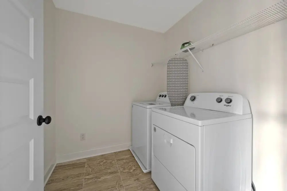 3 Kings Garage Front Yard Washer Dryer
