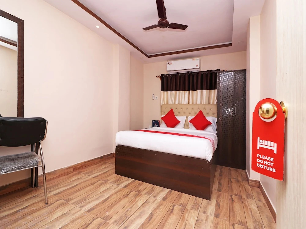 OYO 13579 Hotel Royal Crowne